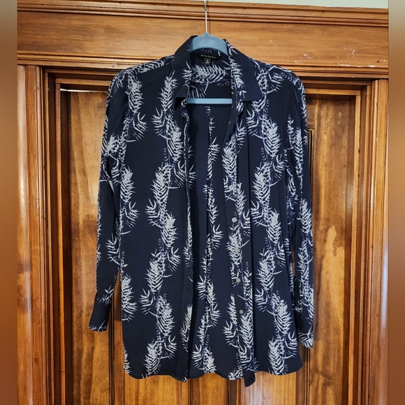 Banana Republic Silk Blend Navy Palm Leaf Printed Button Down Blouse - Picture 1 of 4